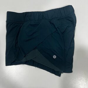Lululemon shorts size 4
